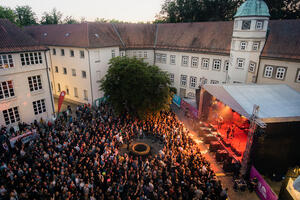 Bild vergr&ouml;&szlig;ern: 00-UNSER_ALLER_FESTIVAL_Live_2023__c__Julian_Hegner__1_