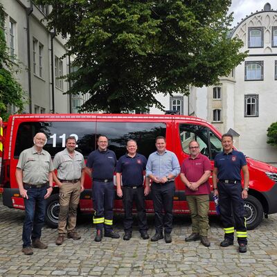 Knut Sierk (von links), Florian Roffka, Roland Vasel, Jens Dieckmann, Philipp Raulfs, Ingo Delion und Tobias Nadjib zum Auftakt der Tour zu verschiedenen Stationen im Kreisgebiet. 