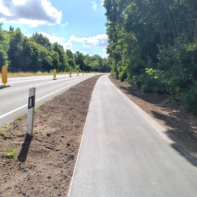 Zu sehen ist der neue Radweg an der K 114.